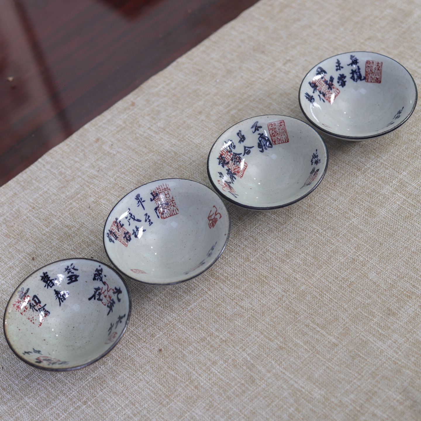 CHÉN TRÀ VIẾT THƯ PHÁP LAN ĐÌNH TỰ