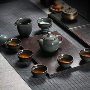 Bộ ấm chén men Long Tuyền dáng Tây Thi, quai và núm để mộc, bày cùng tống và lọc