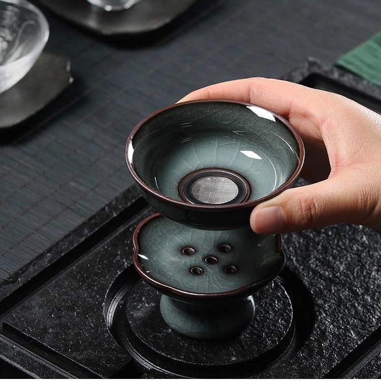 Lọc trà men rạn có lưới mịn và đế thoát nước năm lỗ