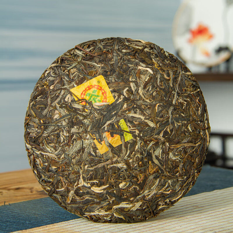 TRÀ PHỔ NHĨ SỐNG LÃO BAN CHƯƠNG 357G NĂM 2023 Bánh phổ nhĩ sống Trung Trà với nội phi logo tám chữ trung