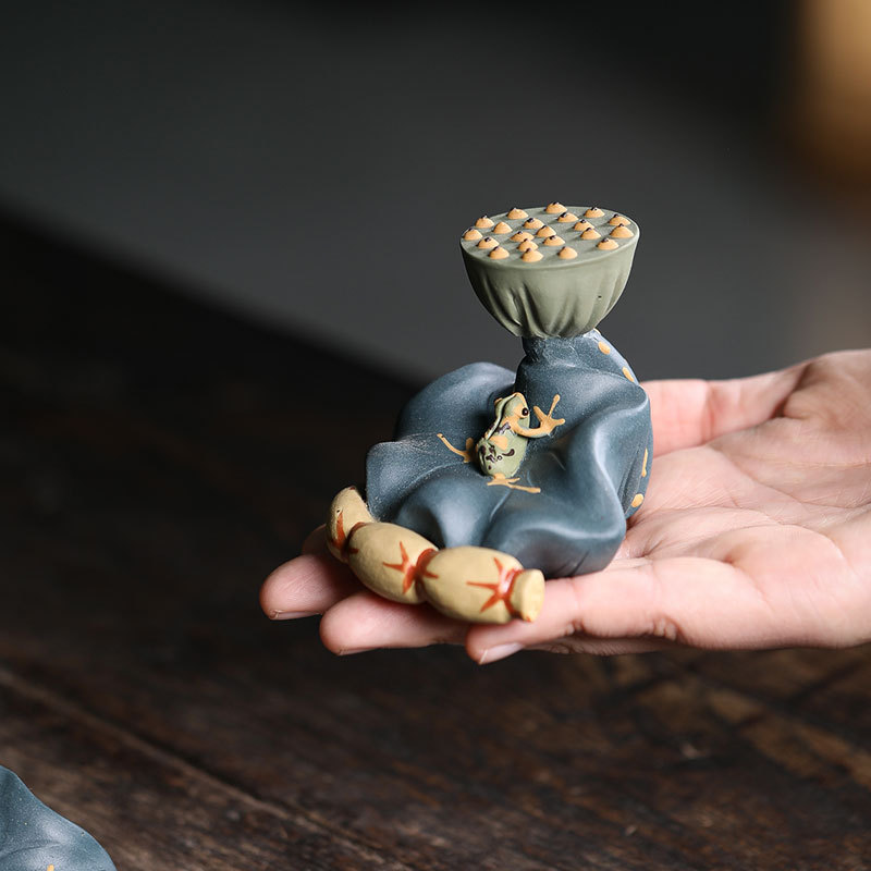 GÁC NẮP ẤM SEN ẾCH