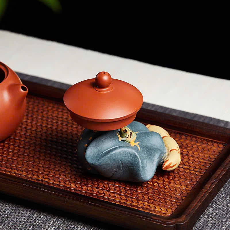 GÁC NẮP ẤM SEN ẾCH