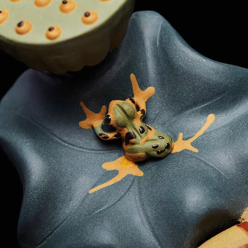 GÁC NẮP ẤM SEN ẾCH