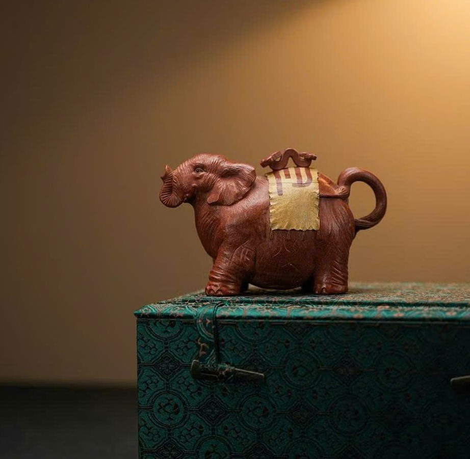 ẤM GIÁNG BA NÊ CÁT TƯỢNG