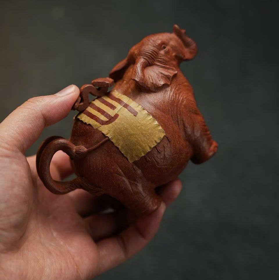 ẤM GIÁNG BA NÊ CÁT TƯỢNG