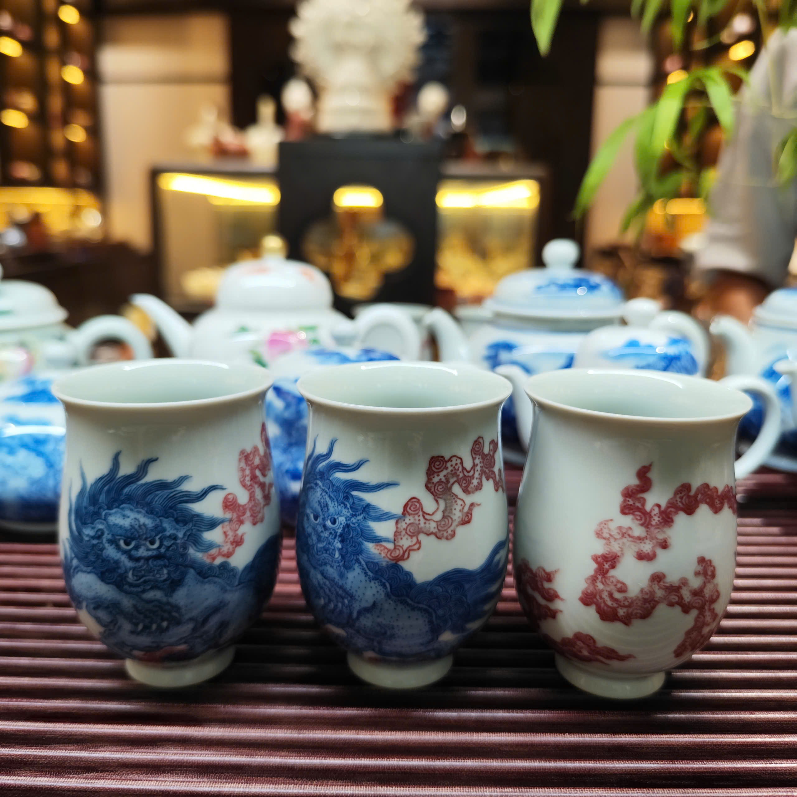CHÉN ĐẤU THÁI LÂN HÍ CẦU CHÉN SỨ ĐẤU THÁI NUNG CỦI