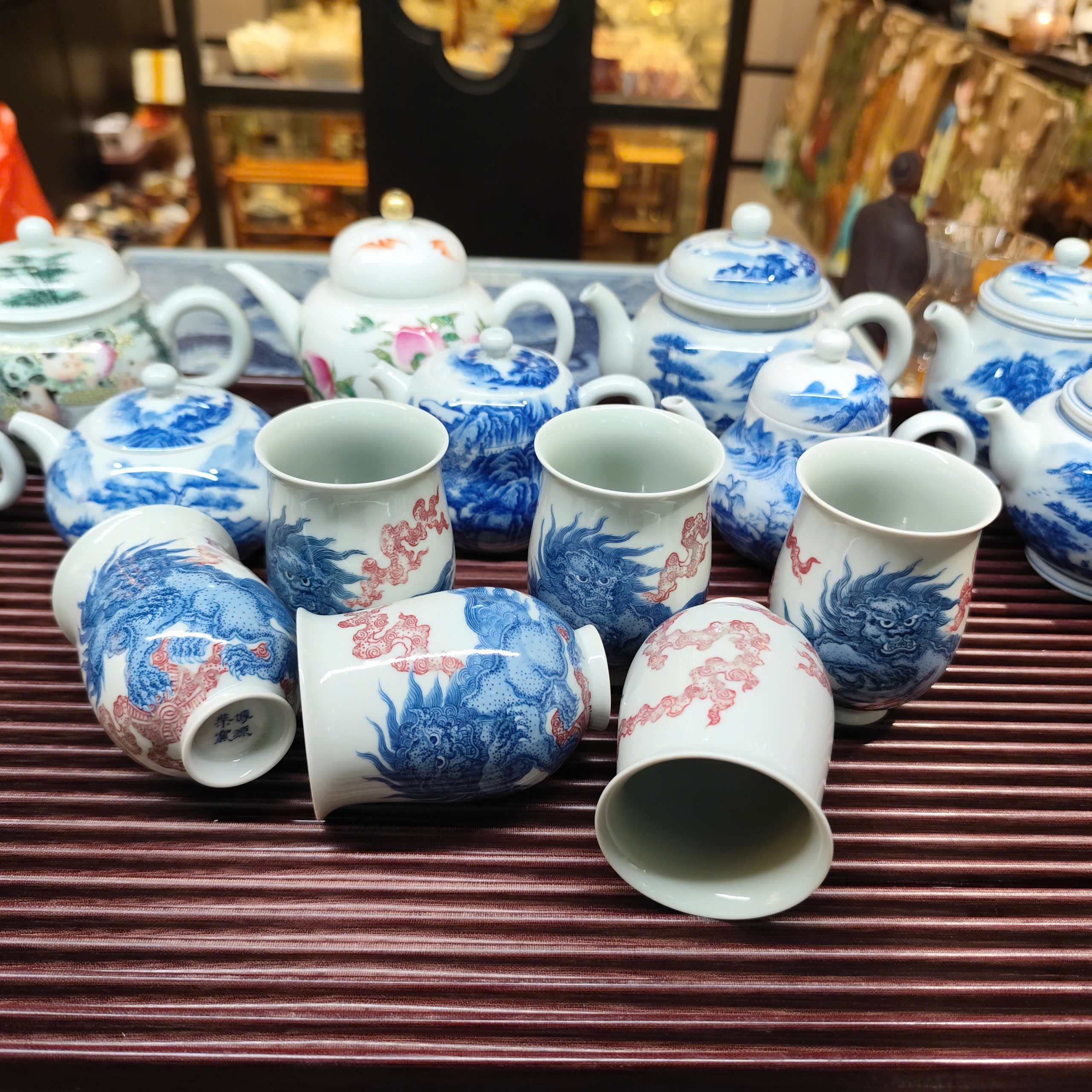 CHÉN ĐẤU THÁI LÂN HÍ CẦU CHÉN SỨ ĐẤU THÁI