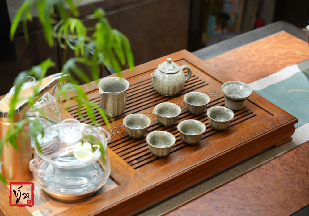 Bộ ấm chén trà thủ công tinh xảo tại Ý Trà Quán
