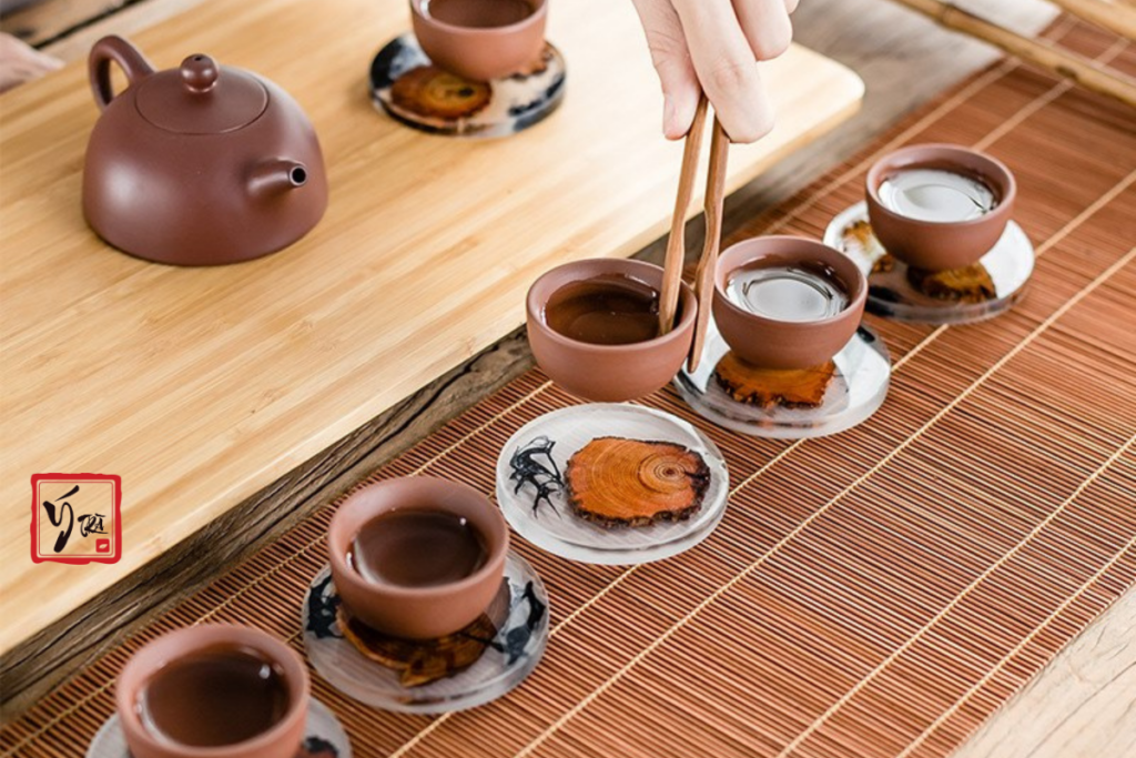 Nghệ thuật pha trà truyền thống tại Ý Trà Quán Hà Nội