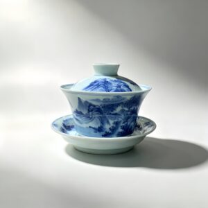 Chén khải sứ sơn thủy thấu quang 170ml đậy nắp trên đĩa - góc chính diện
