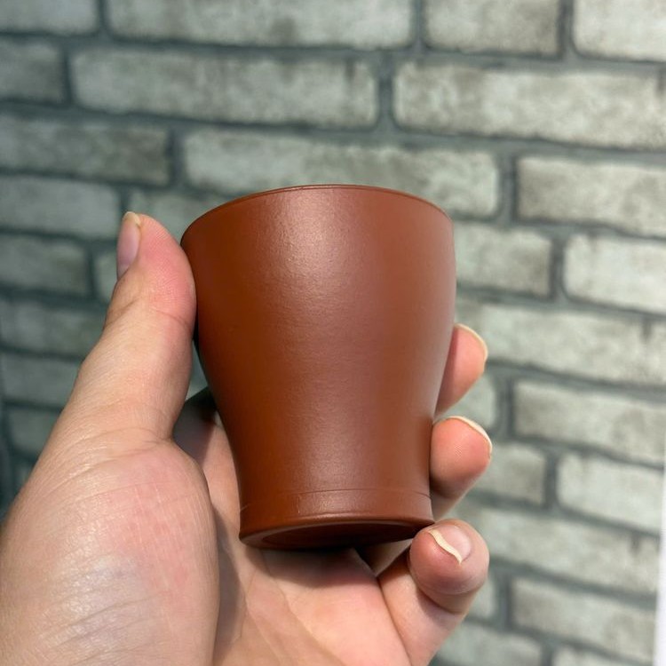 CHÉN HOÀNG KIM VẠN LƯỢNG CHU NÊ Mặt sau chén chủ nhân chu nê 100ml, thân trơn đỏ cam