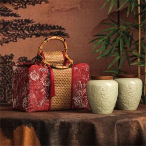 Set quà tặng hũ đựng trà gồm túi gấm đỏ và hai hũ sứ men lục